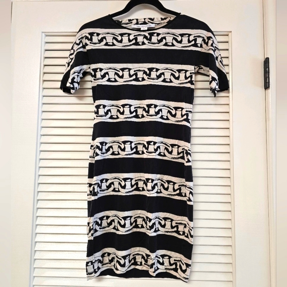 Diane Von Furstenberg - Black & White 100% Silk Brenna Chain Print Dress